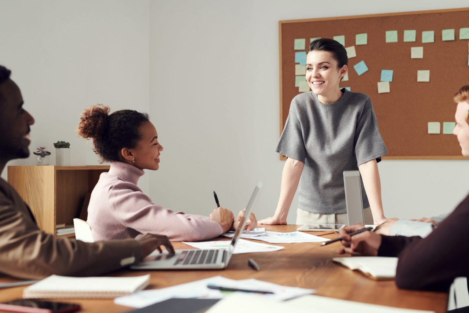 Produkmanager ermittelt die Kundenanforderungen